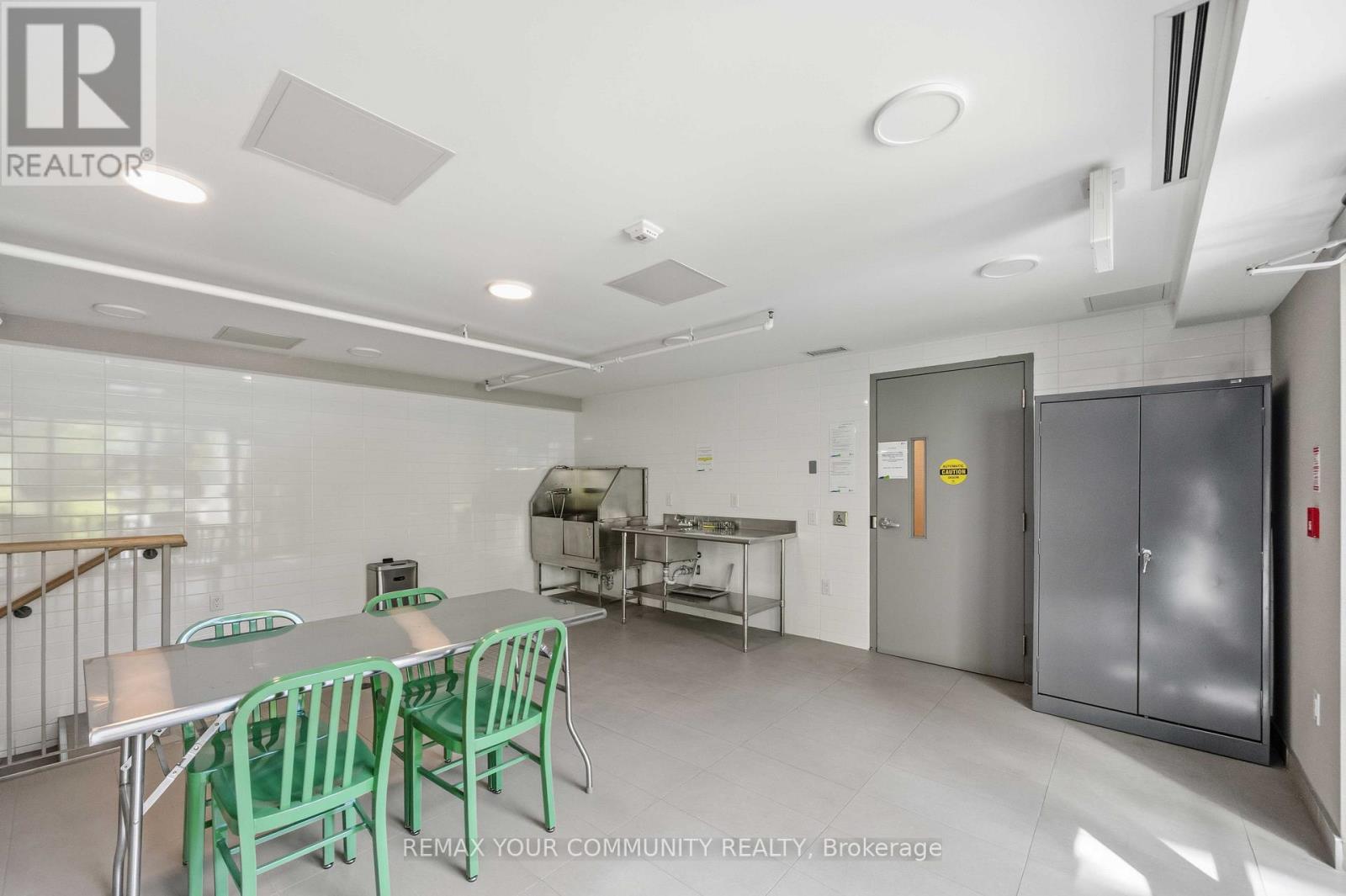 409 - 120 Canon Jackson Drive, Toronto, Ontario  M6M 0B9 - Photo 32 - W13267190