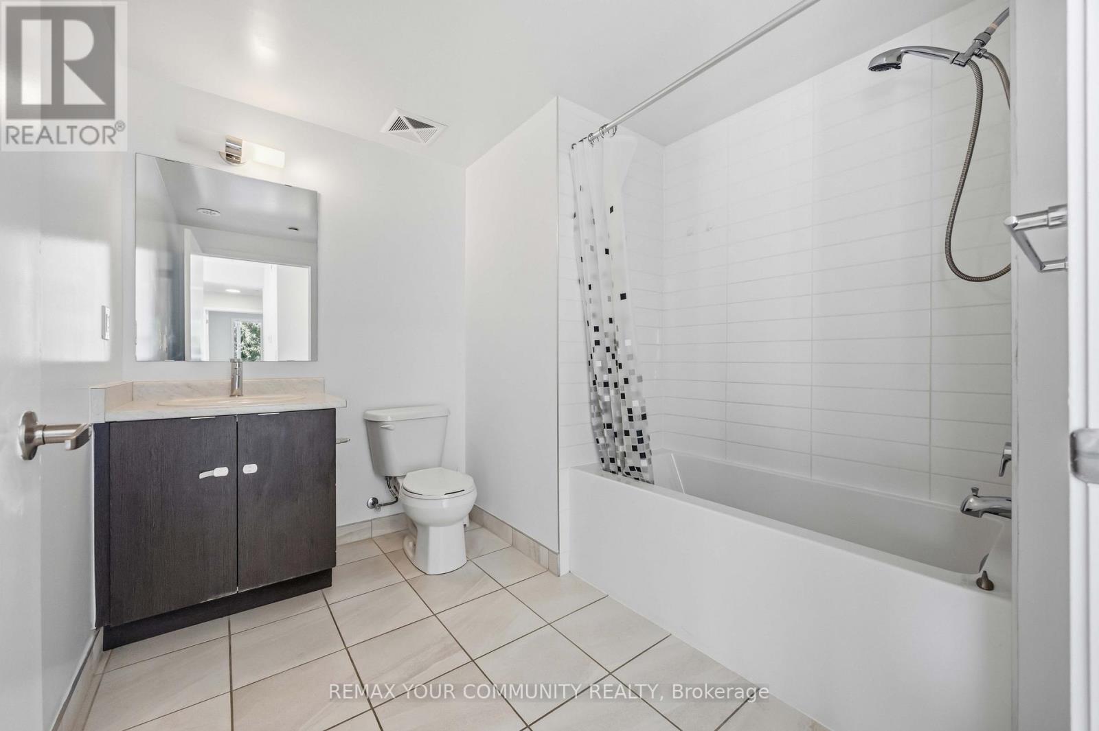 409 - 120 Canon Jackson Drive, Toronto, Ontario  M6M 0B9 - Photo 4 - W13267190
