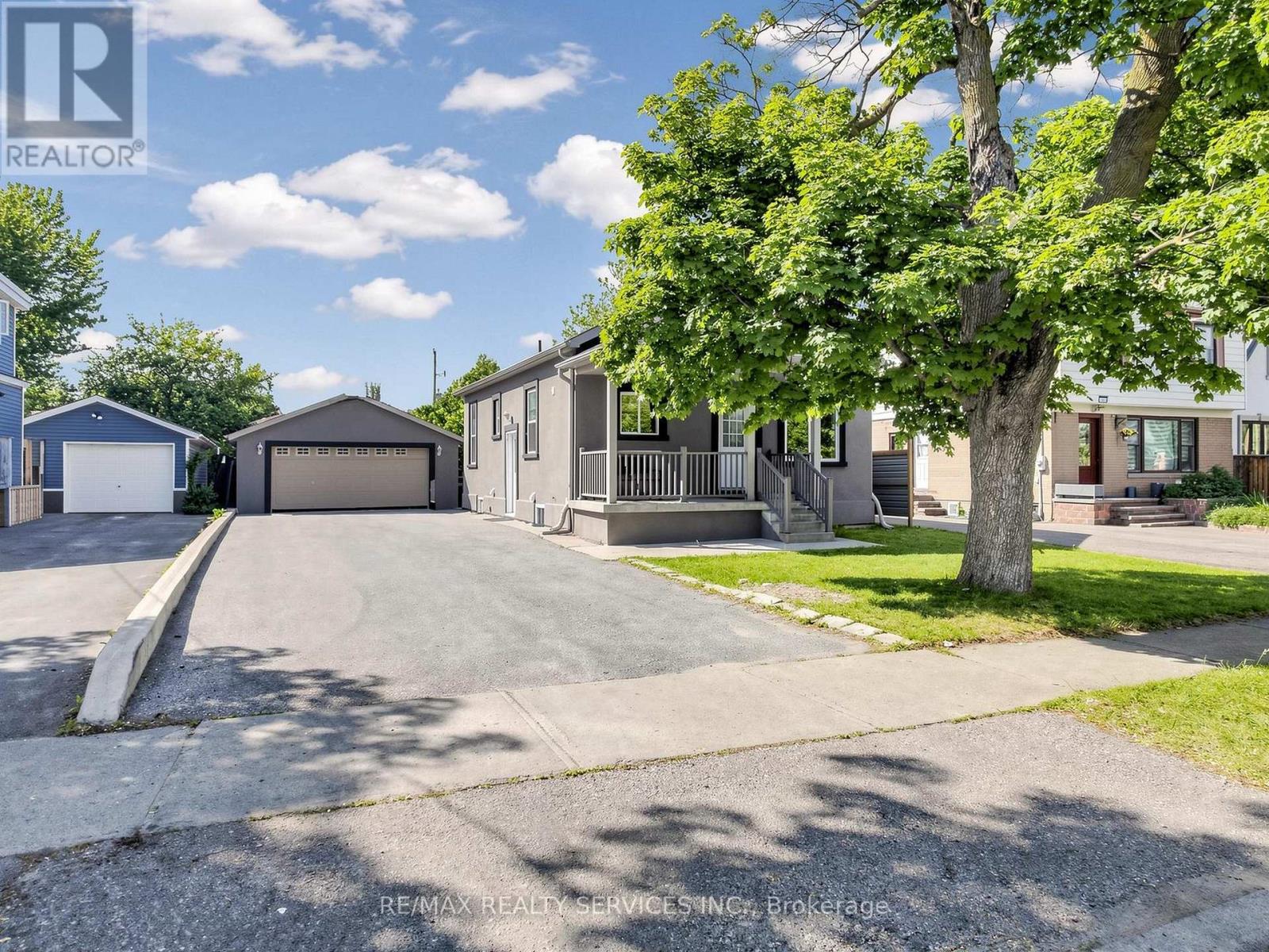 102 WOODWARD AVENUE, Brampton, Ontario