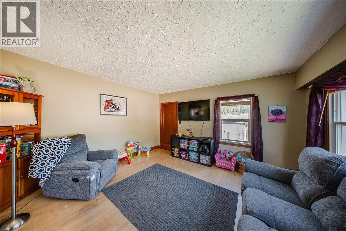 1555 Mcquarrie Street, Trail, British Columbia  V1R 1X5 - Photo 8 - 10389969