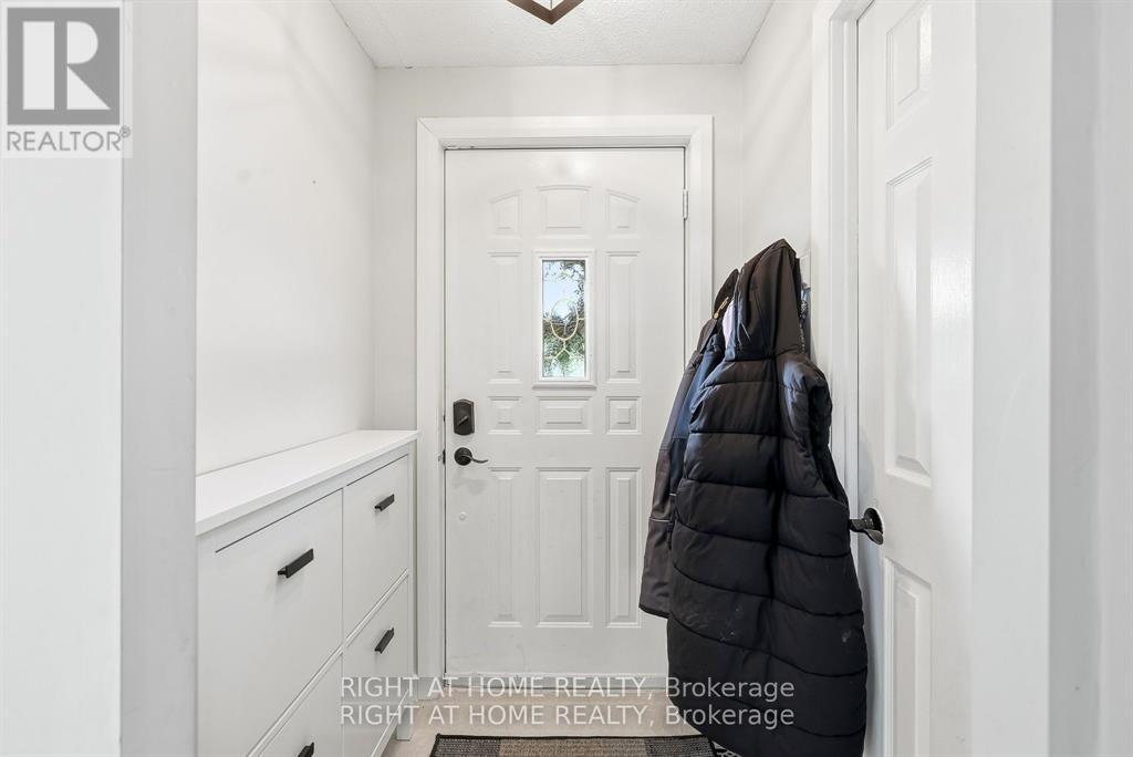 1633 Lafrance Drive, Ottawa, Ontario  K1E 2L7 - Photo 3 - X13271894