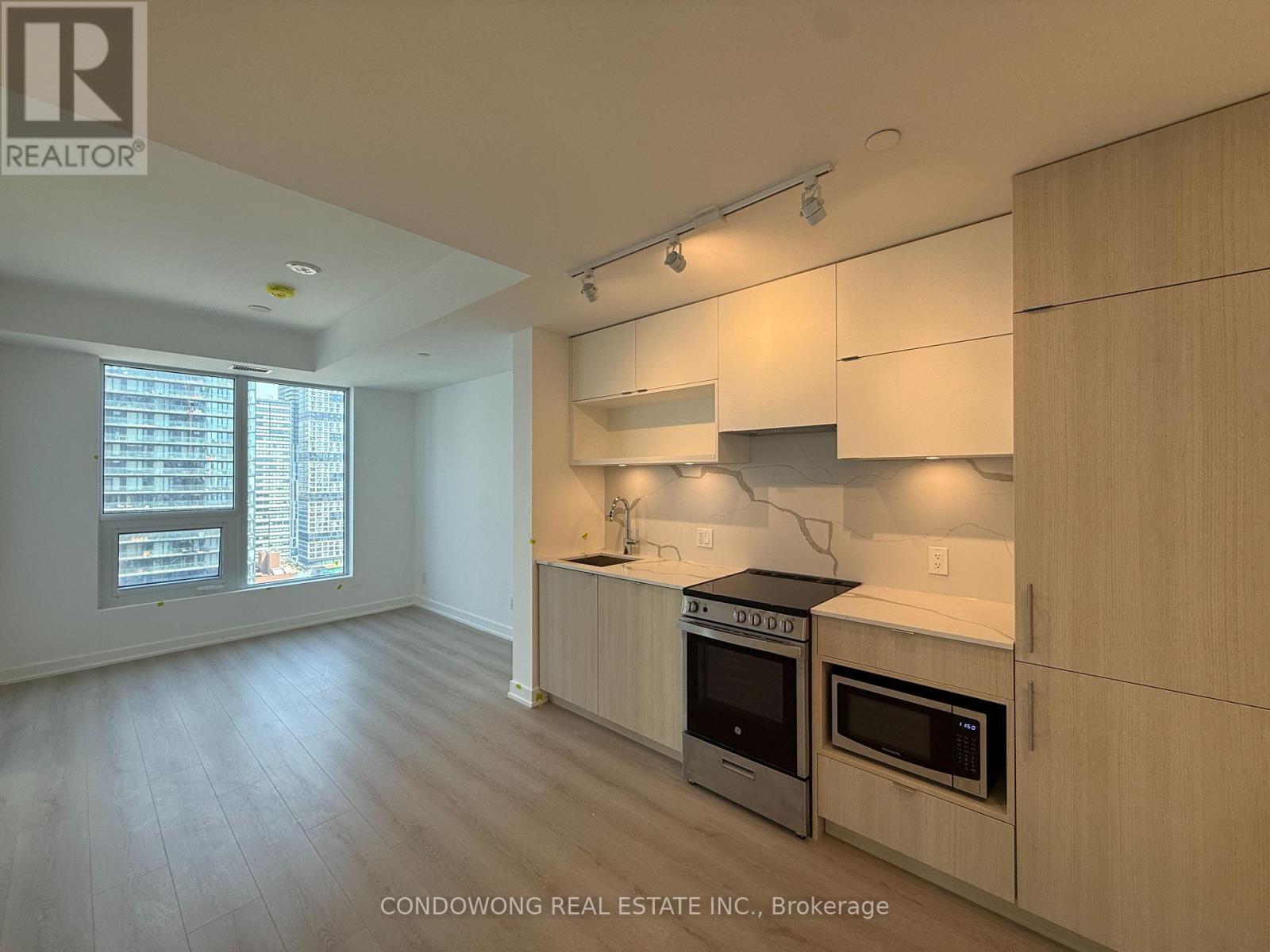 2711 - 100 Queen Street E, Toronto, Ontario  M5C 0B5 - Photo 2 - C13270692