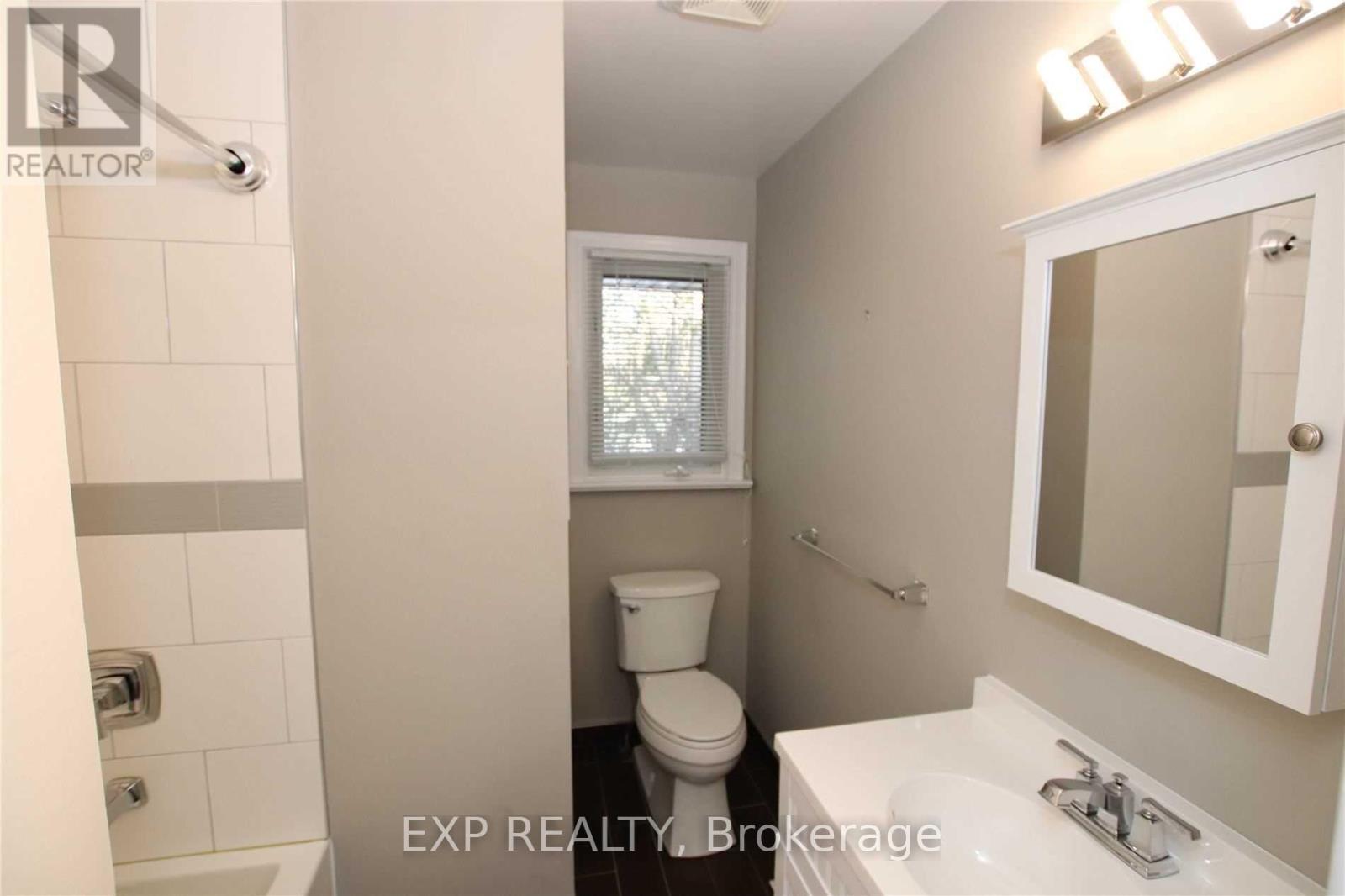805 Glengrove Street, Oshawa, Ontario  L1J 5C7 - Photo 10 - E13271718