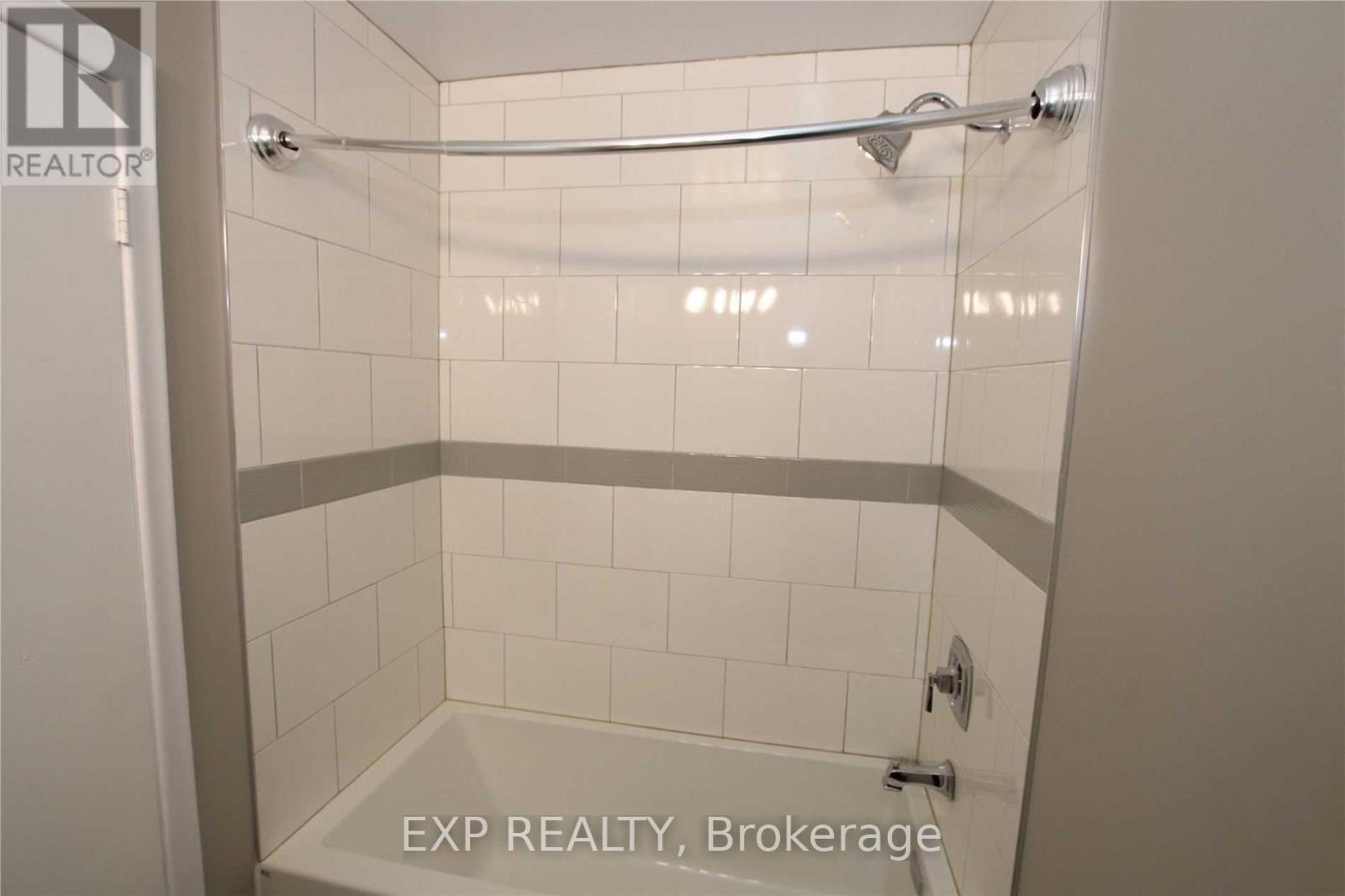 805 Glengrove Street, Oshawa, Ontario  L1J 5C7 - Photo 11 - E13271718