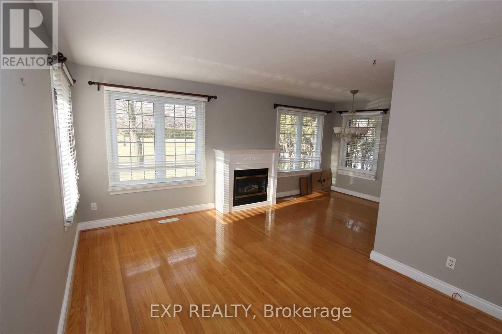805 Glengrove Street, Oshawa, Ontario  L1J 5C7 - Photo 4 - E13271718