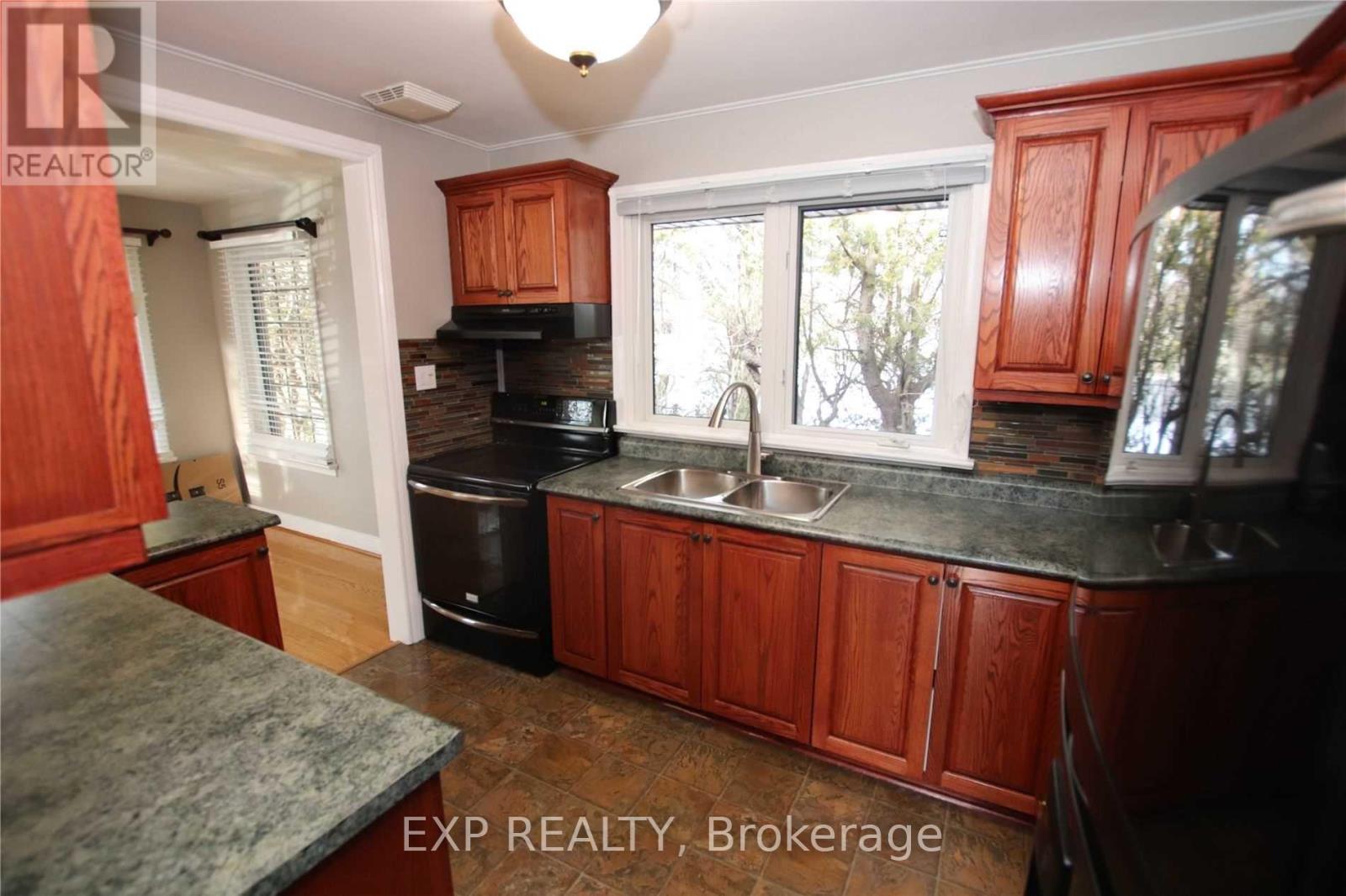 805 Glengrove Street, Oshawa, Ontario  L1J 5C7 - Photo 7 - E13271718