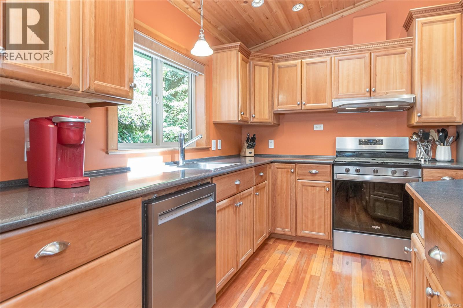 4611 Berbers Dr, Bowser, British Columbia  V0R 1G0 - Photo 6 - 1038542
