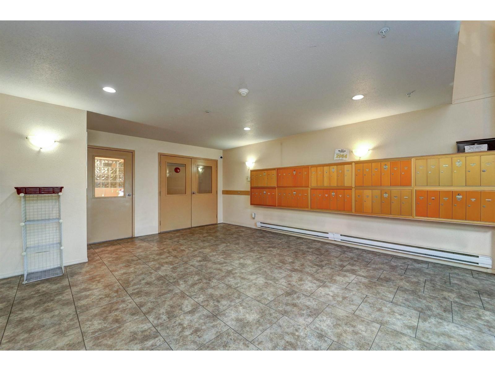 116 2964 Trethewey Street, Abbotsford, British Columbia  V2T 6P4 - Photo 2 - R3132006