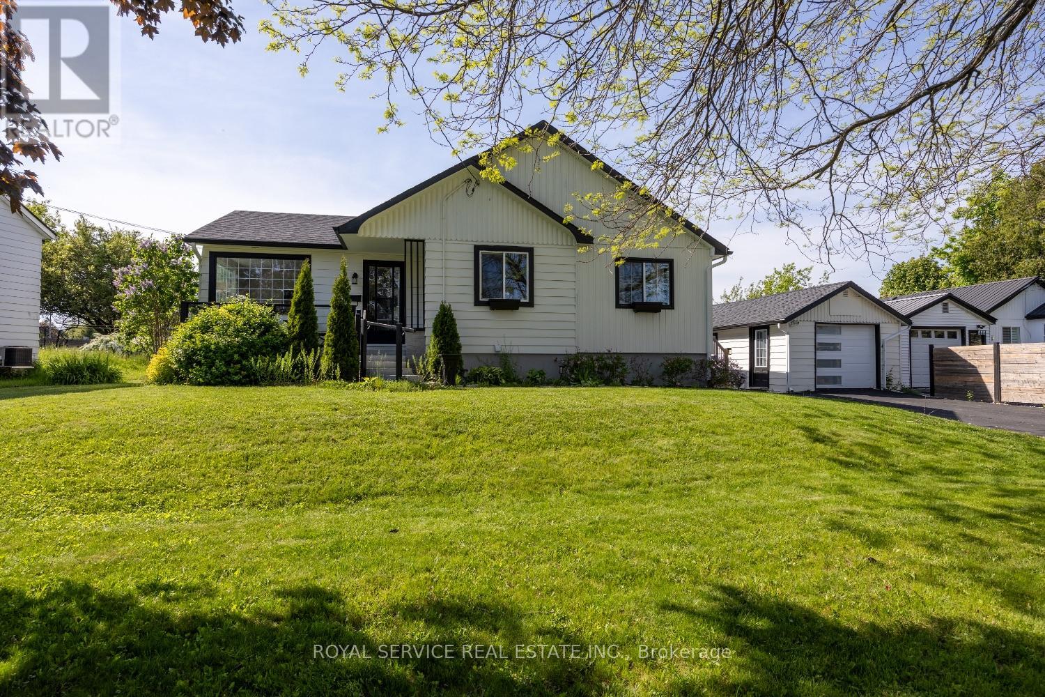 448 BOULTON STREET, Cobourg, Ontario