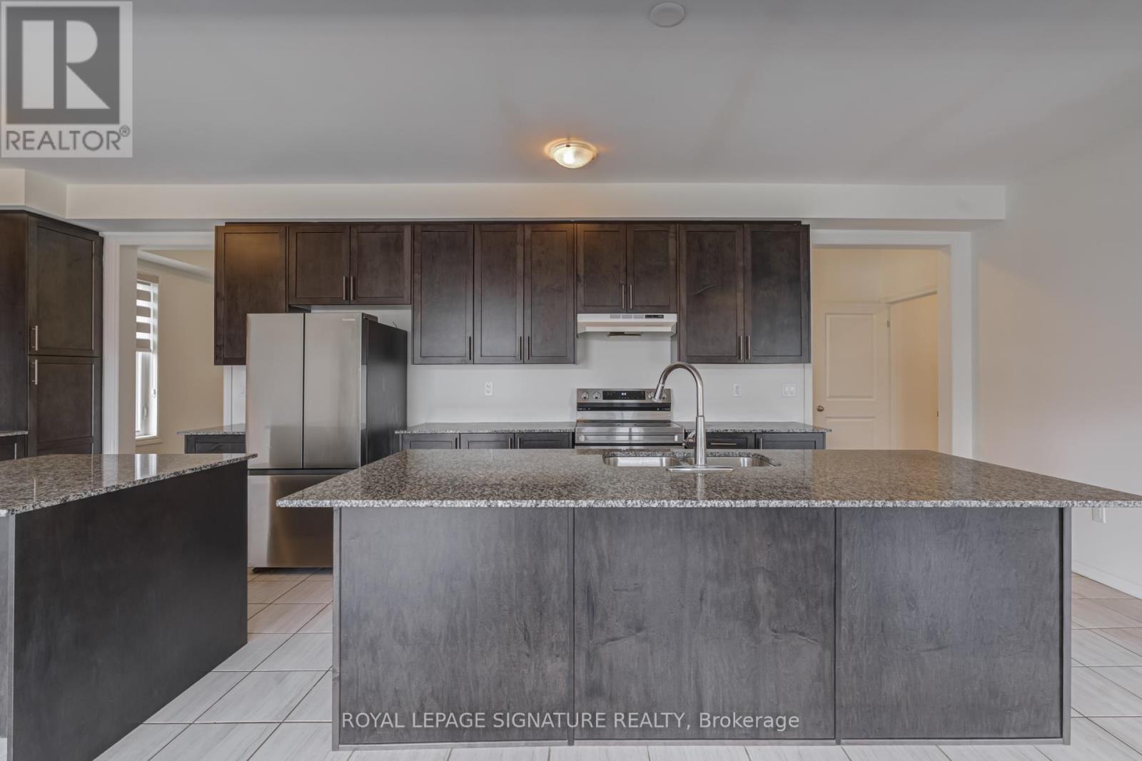 1231 Plymouth Drive, Oshawa, Ontario  L1L 0T9 - Photo 4 - E13156768