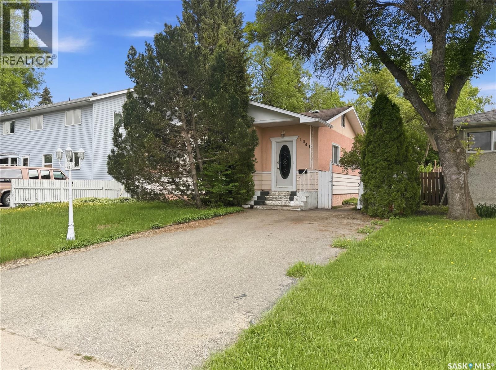 1041 3rd Street E, Prince Albert, Saskatchewan  S6V 0J4 - Photo 2 - SK038485
