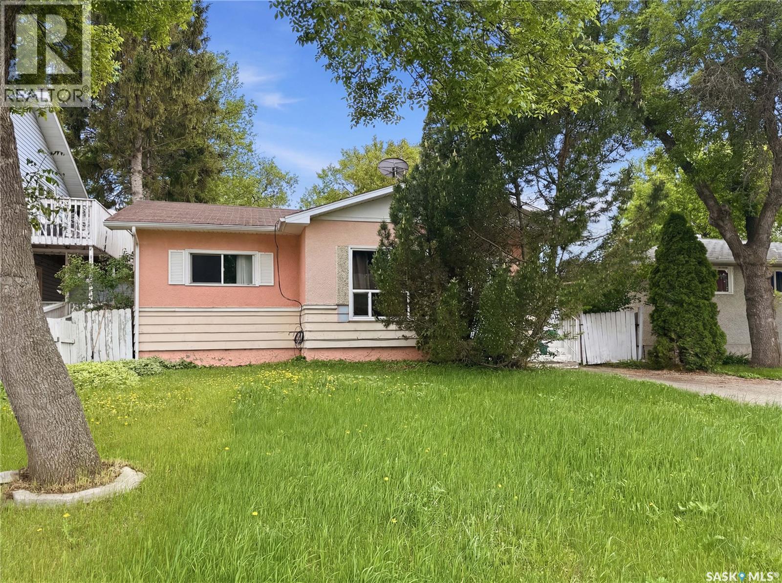 1041 3rd Street E, Prince Albert, Saskatchewan  S6V 0J4 - Photo 3 - SK038485