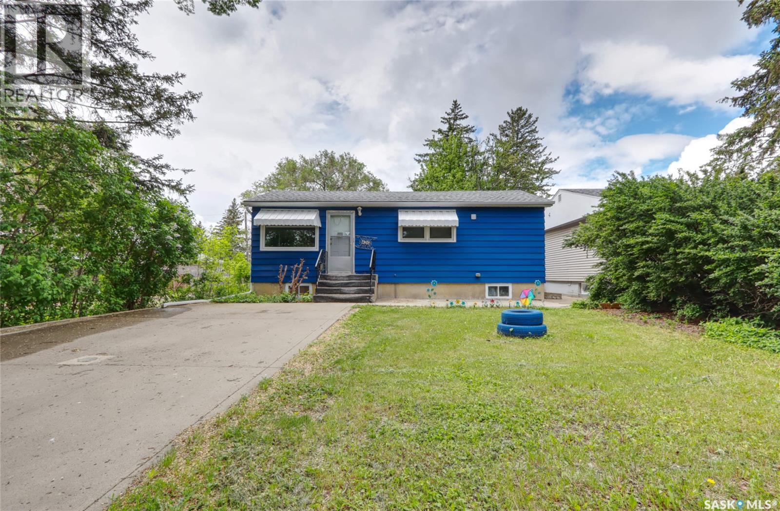 426 Robinson Street, Regina, Saskatchewan  S4R 3R4 - Photo 2 - SK038403