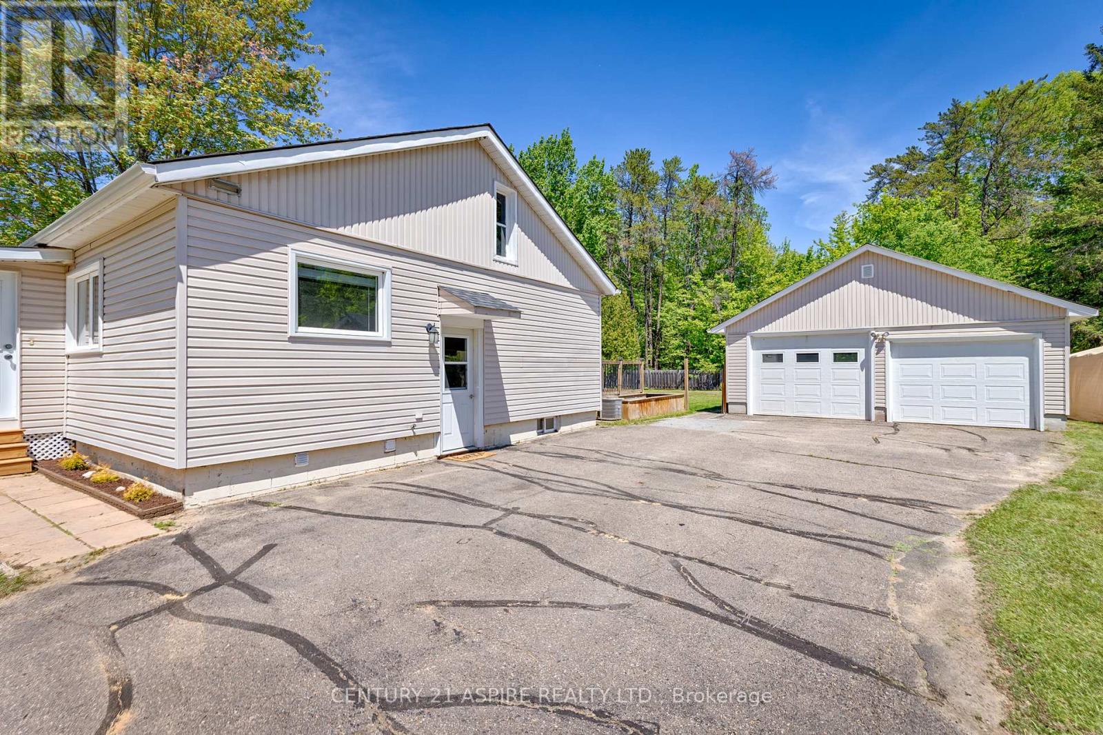 64 Laurentian Drive, Petawawa, Ontario  K8H 2M3 - Photo 2 - X13274972