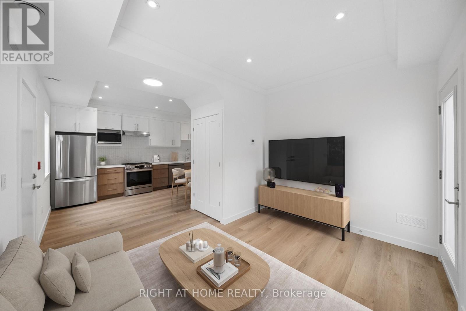10 - 91 Barton Avenue, Toronto, Ontario  M6G 1P7 - Photo 4 - C13273512