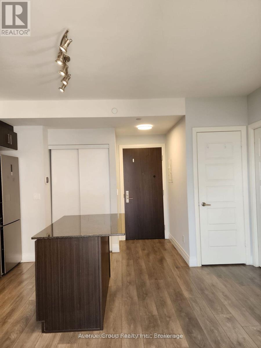 2003 - 68 Canterbury Place, Toronto, Ontario  M2N 2N1 - Photo 2 - C13274516