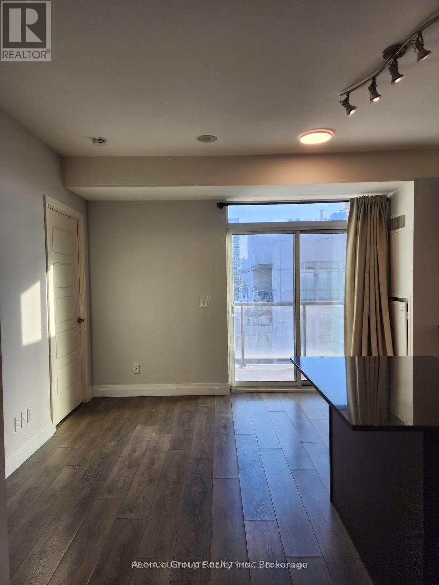 2003 - 68 Canterbury Place, Toronto, Ontario  M2N 2N1 - Photo 3 - C13274516
