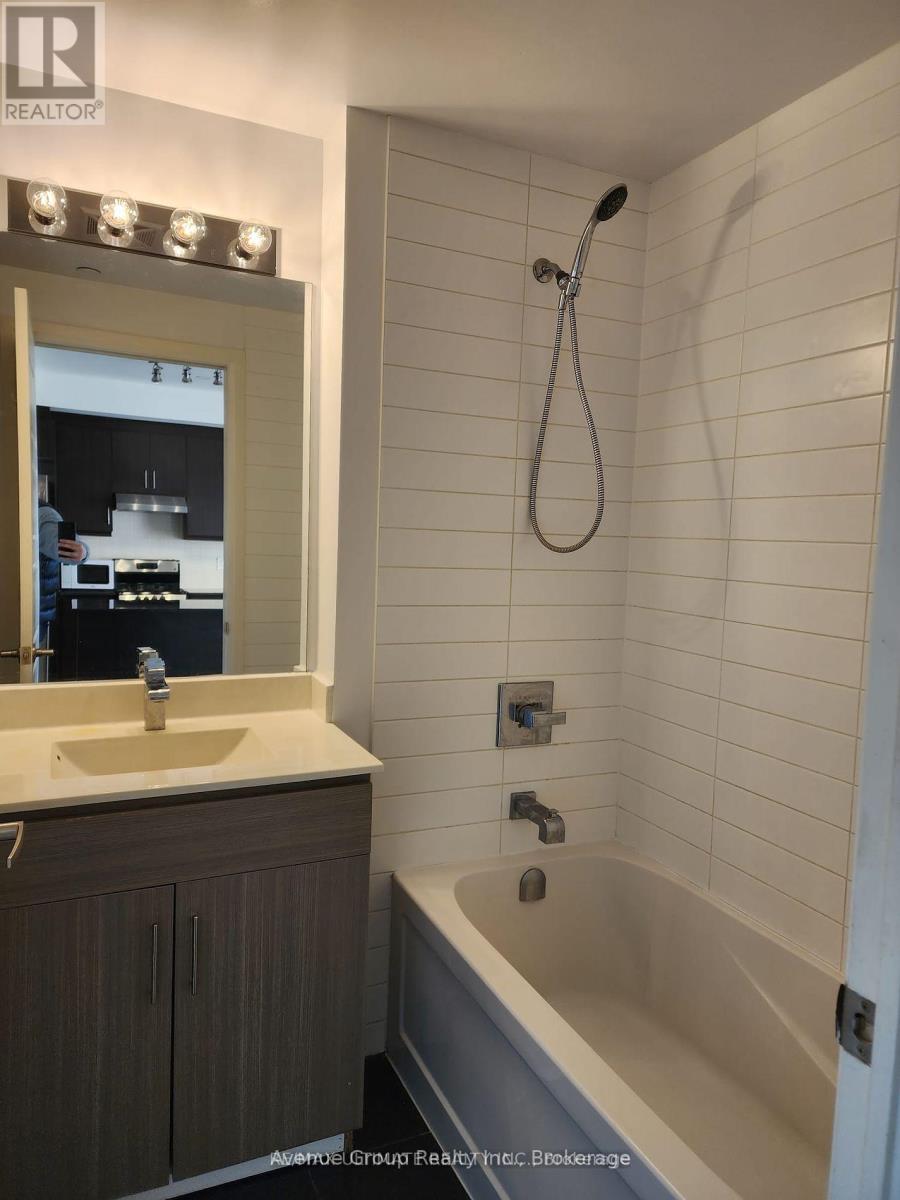 2003 - 68 Canterbury Place, Toronto, Ontario  M2N 2N1 - Photo 8 - C13274516