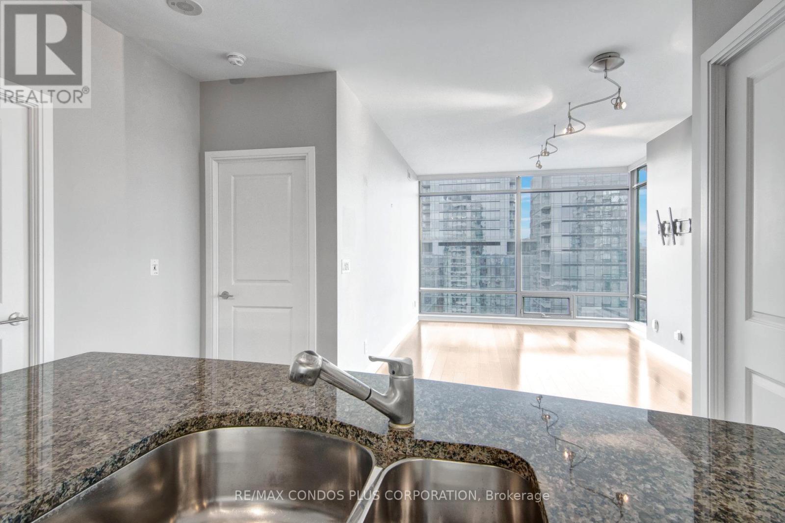 2505 - 18 Yorkville Avenue, Toronto, Ontario  M4W 3Y8 - Photo 13 - C13275240