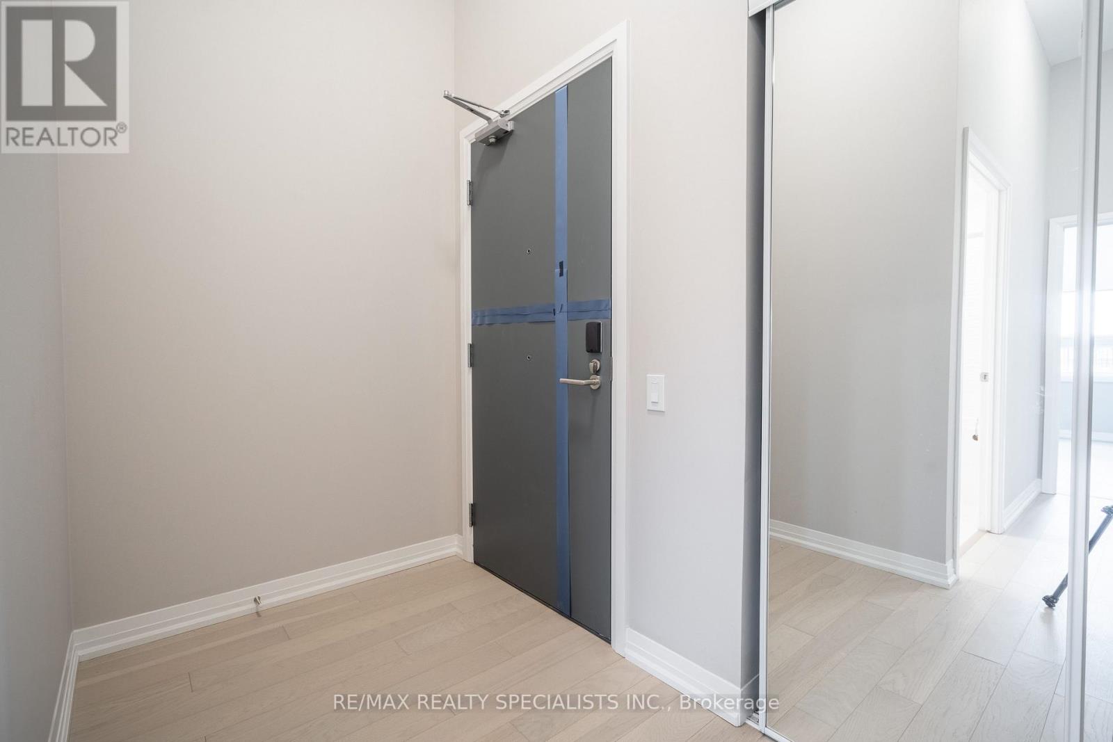 112 - 3265 Carding Mill Trail, Oakville, Ontario L6M 5P7 - Photo 3 - W13278020