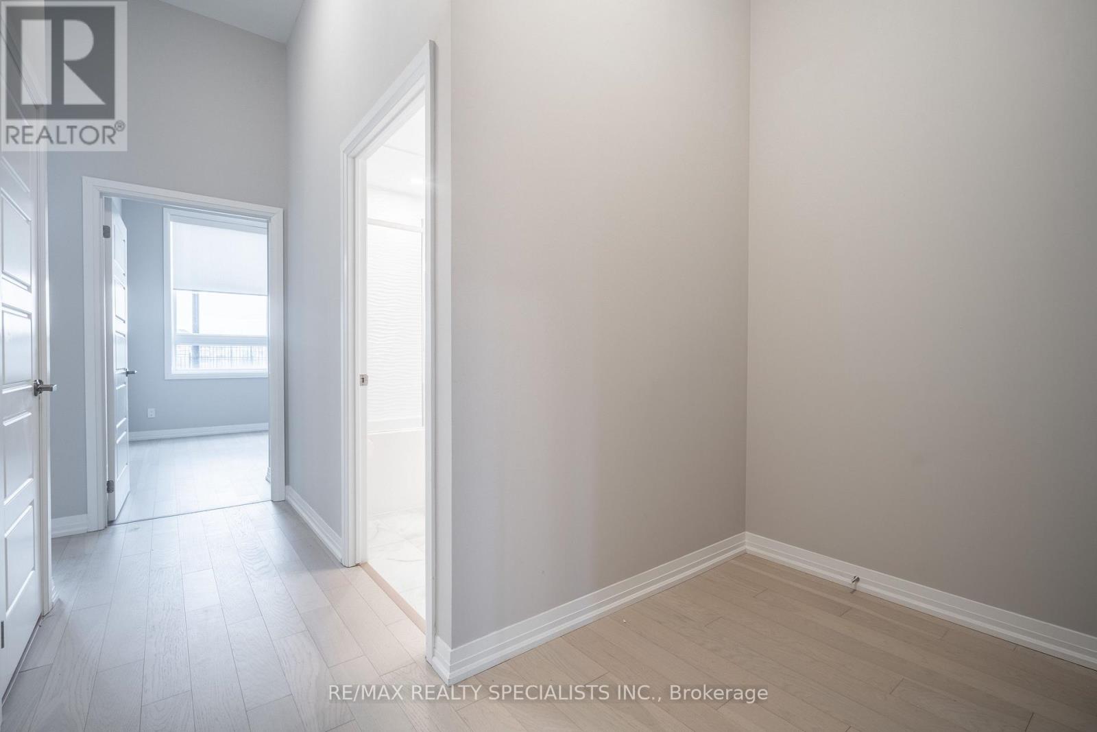 112 - 3265 Carding Mill Trail, Oakville, Ontario L6M 5P7 - Photo 4 - W13278020