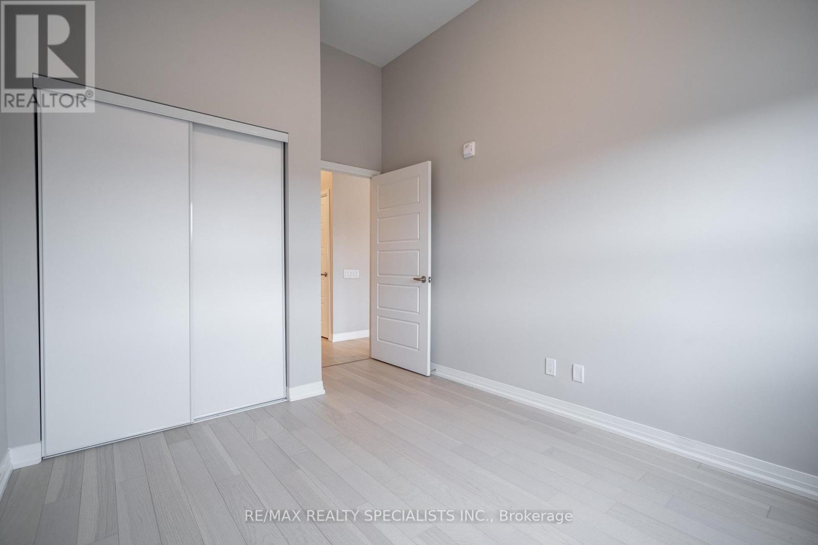 112 - 3265 Carding Mill Trail, Oakville, Ontario L6M 5P7 - Photo 8 - W13278020