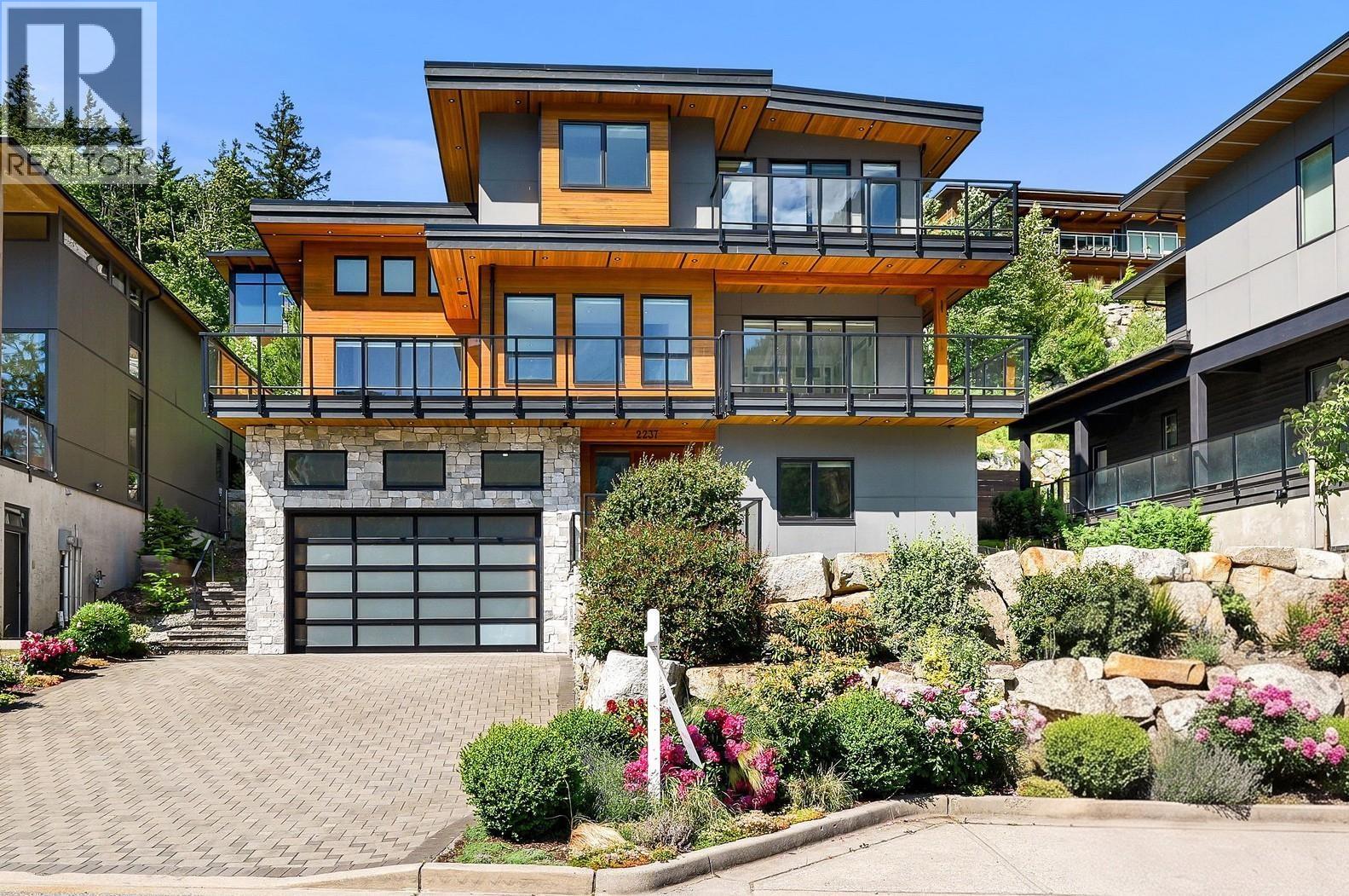 2237 Windsail Place, Squamish, British Columbia  V8B 0T6 - Photo 1 - R3132786