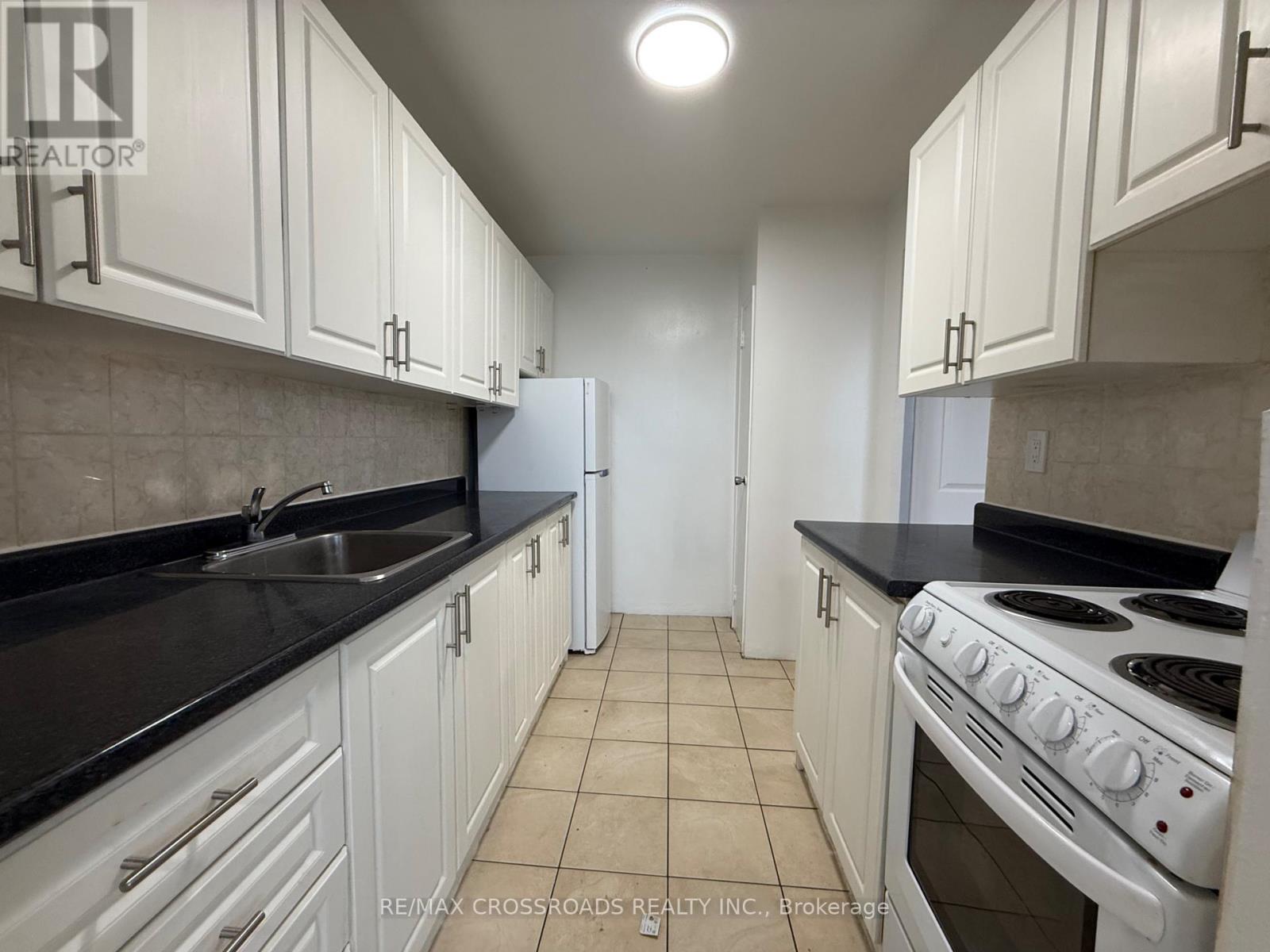 504 - 363 Lakeshore Road E, Mississauga, Ontario  L5G 1H7 - Photo 4 - W13248892