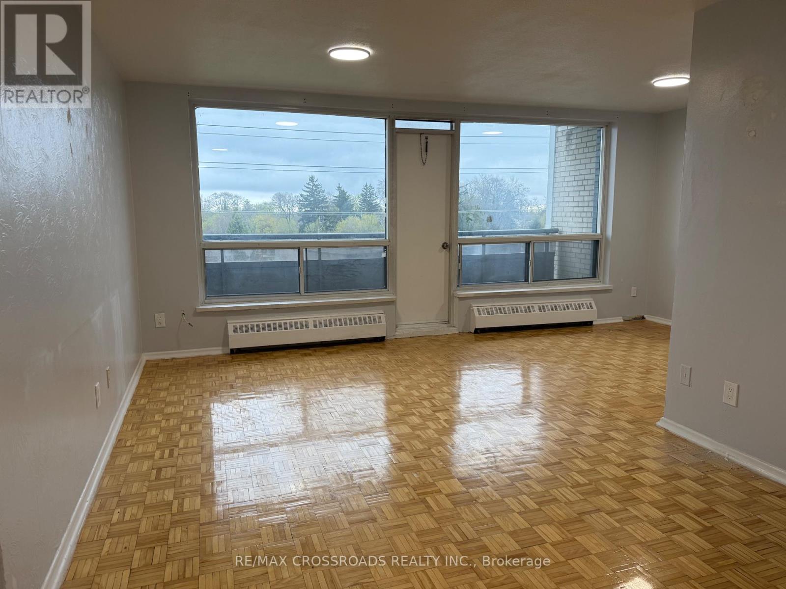 504 - 363 Lakeshore Road E, Mississauga, Ontario  L5G 1H7 - Photo 2 - W13248892