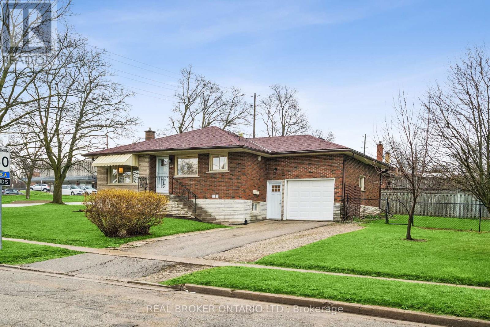 23 Knightswood Boulevard, Guelph, Ontario  N1E 3W3 - Photo 3 - X13273652