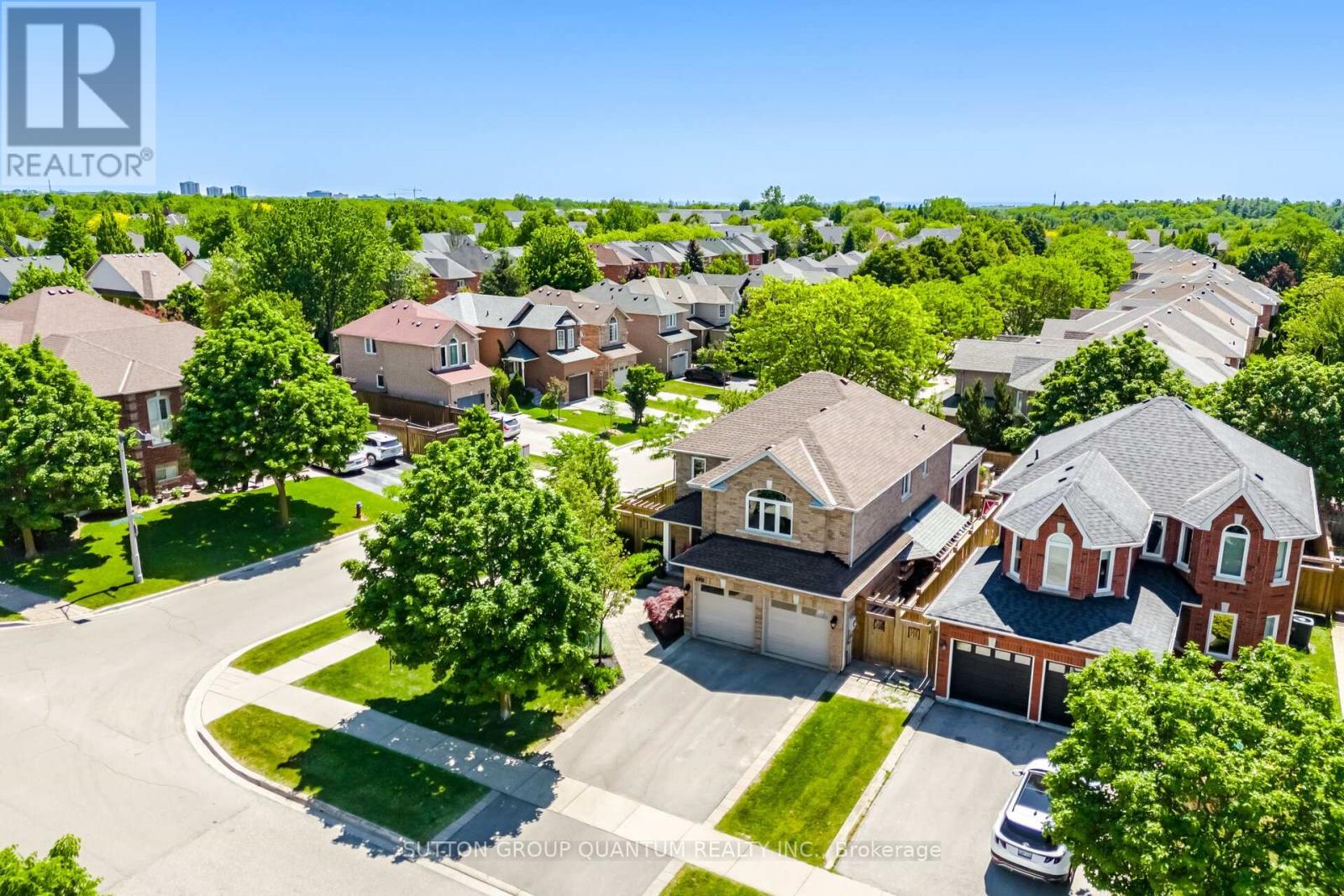 490 Grovehill Road, Oakville, Ontario  L6H 6L2 - Photo 4 - W13249612