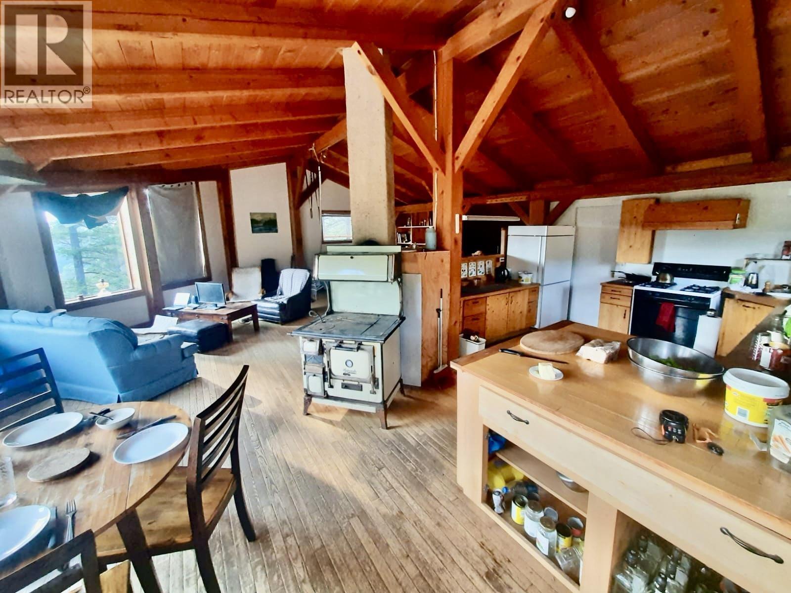 9000 Tote Road, Williams Lake, British Columbia  V0L 1C0 - Photo 3 - R3132985