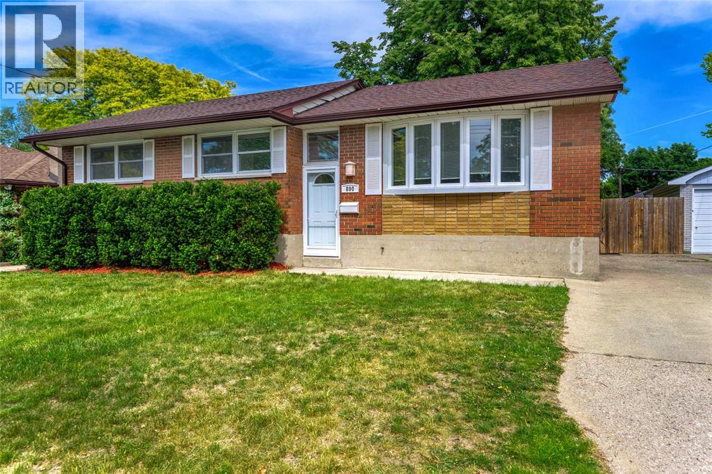 890 HOLLANDS AVENUE, Sarnia, Ontario