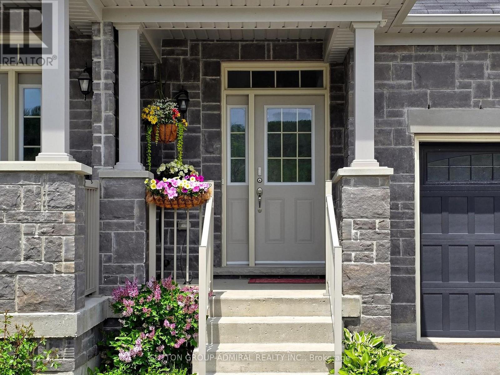 30 Cupples Farm Lane, East Gwillimbury, Ontario  L0G 1M0 - Photo 3 - N13279174