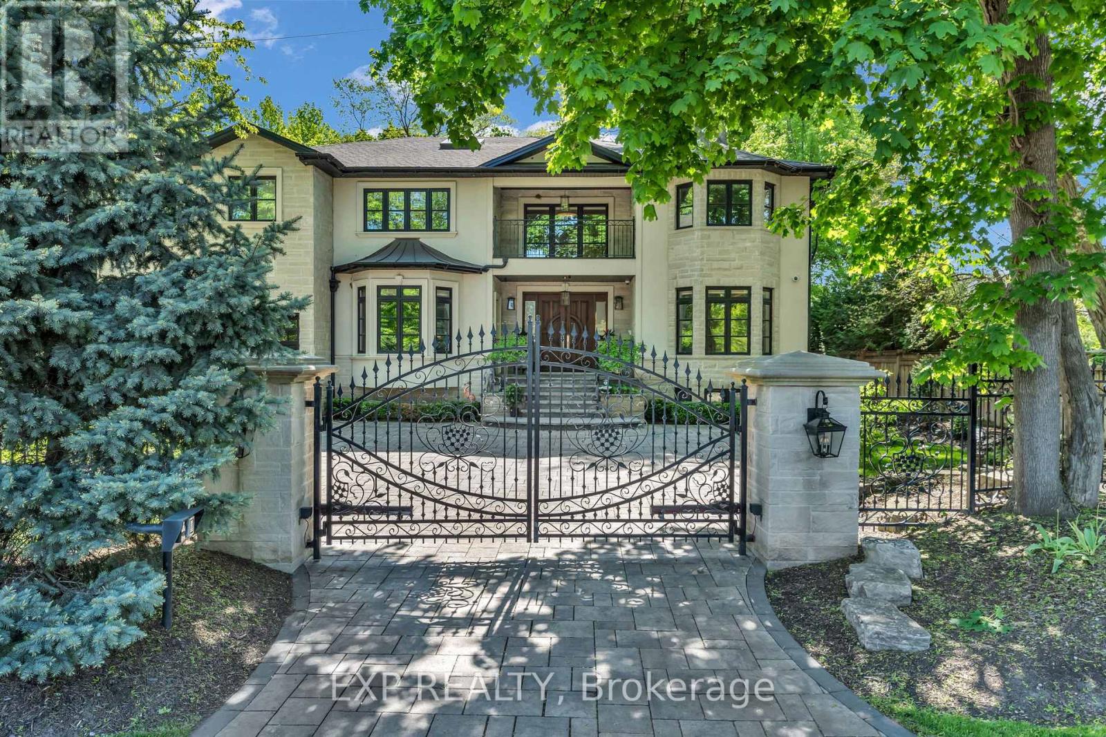 606 LAKESHORE ROAD W, Oakville, Ontario