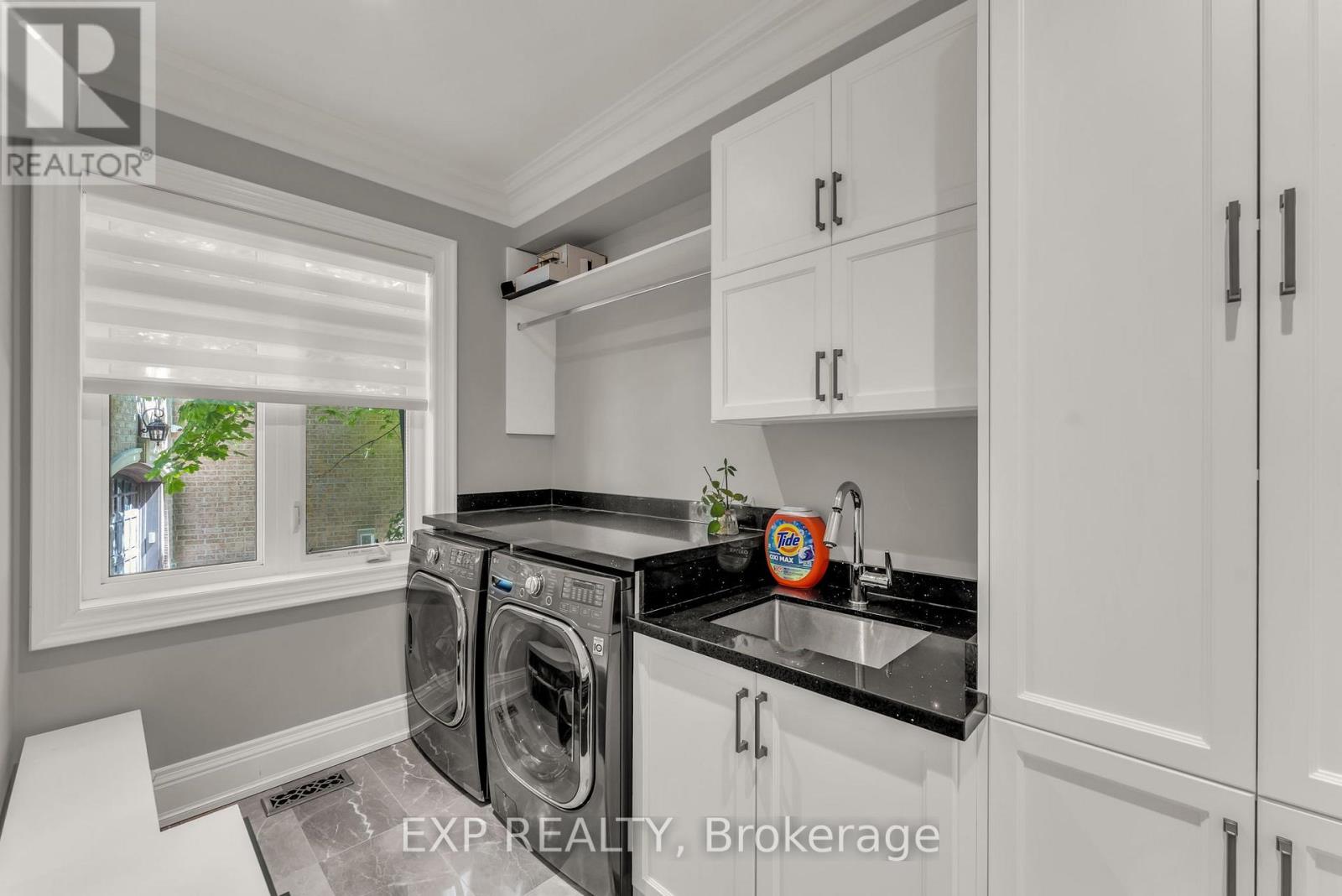 606 Lakeshore Road W, Oakville, Ontario  L6K 1G5 - Photo 16 - W13280250