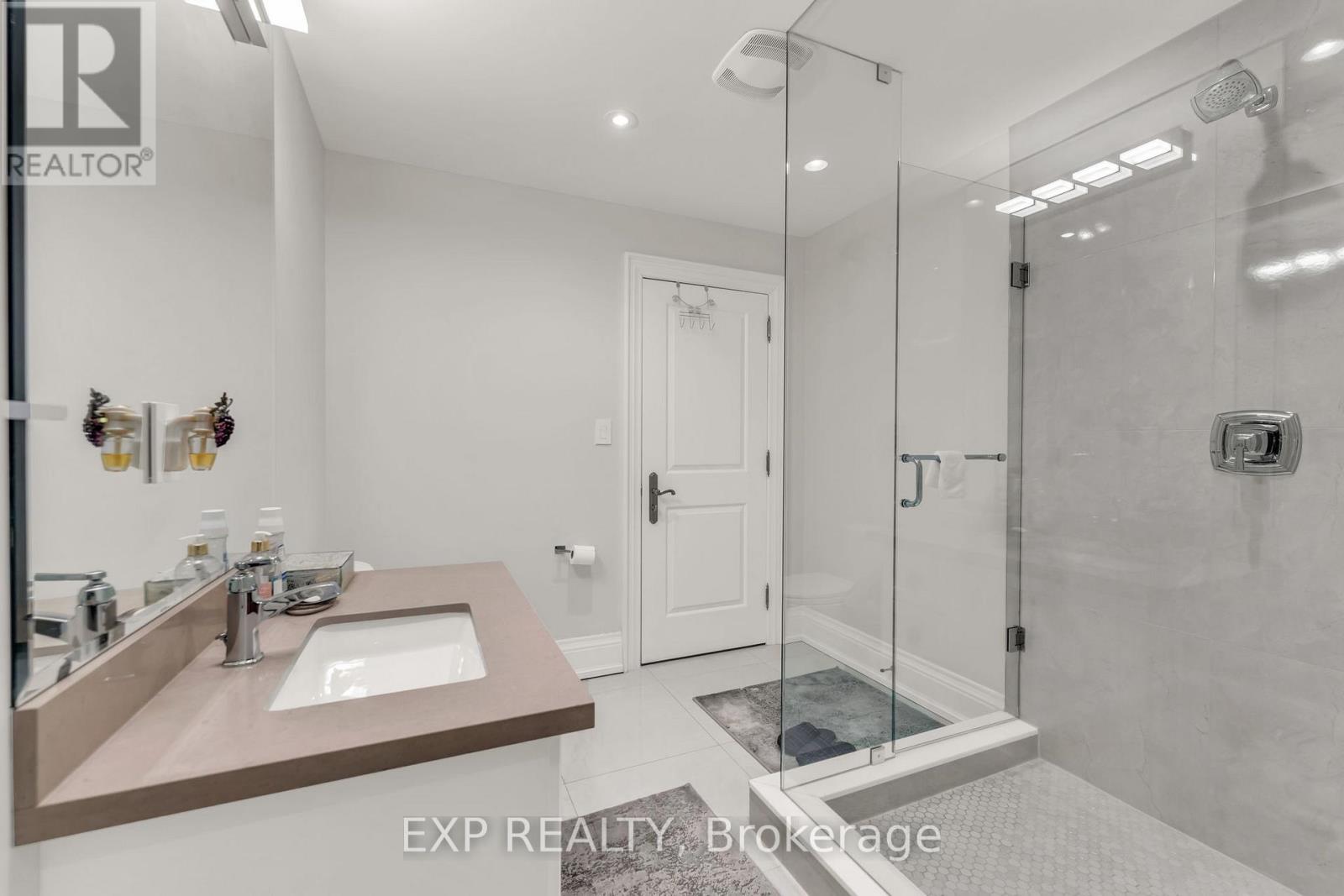 606 Lakeshore Road W, Oakville, Ontario  L6K 1G5 - Photo 24 - W13280250
