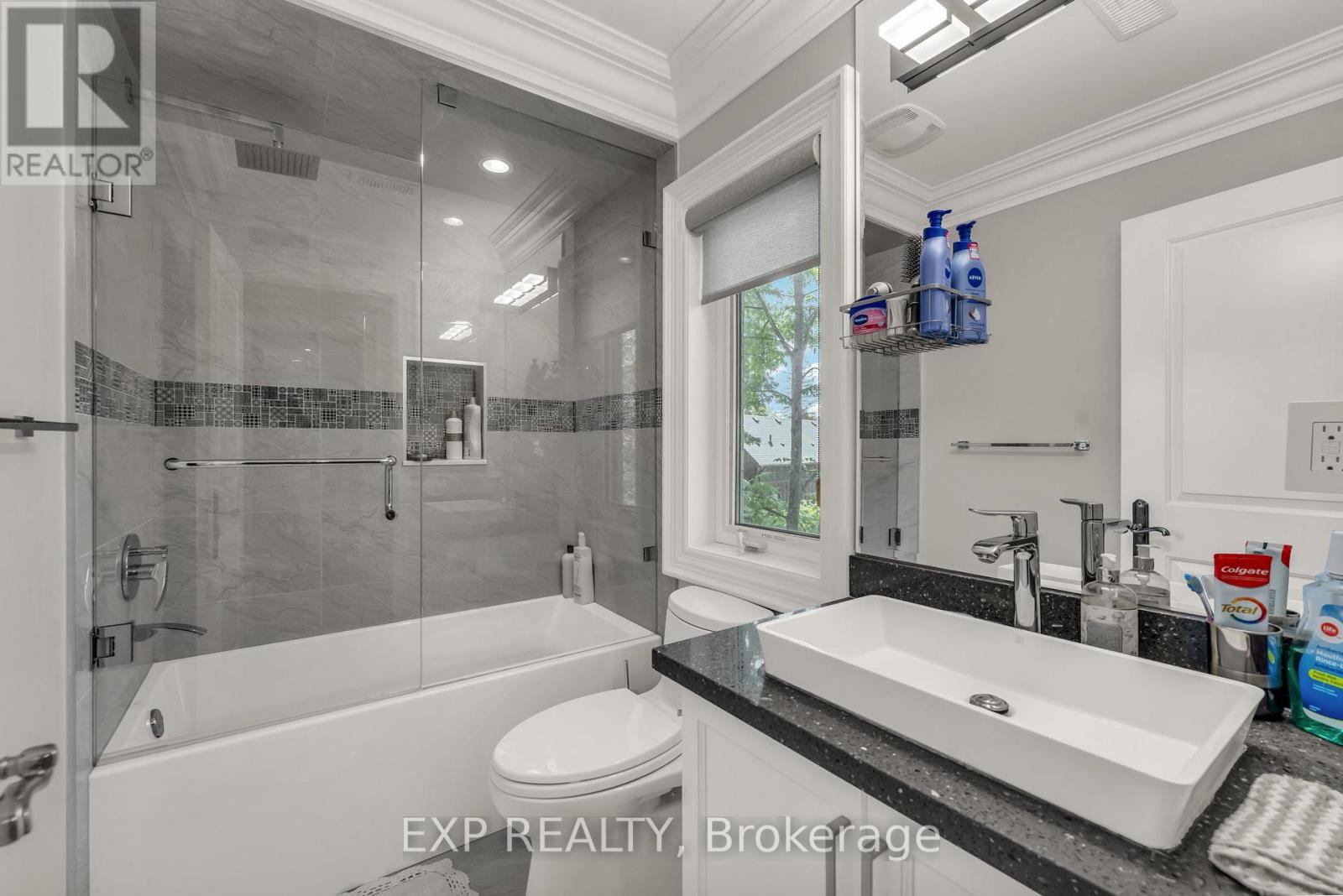 606 Lakeshore Road W, Oakville, Ontario  L6K 1G5 - Photo 31 - W13280250