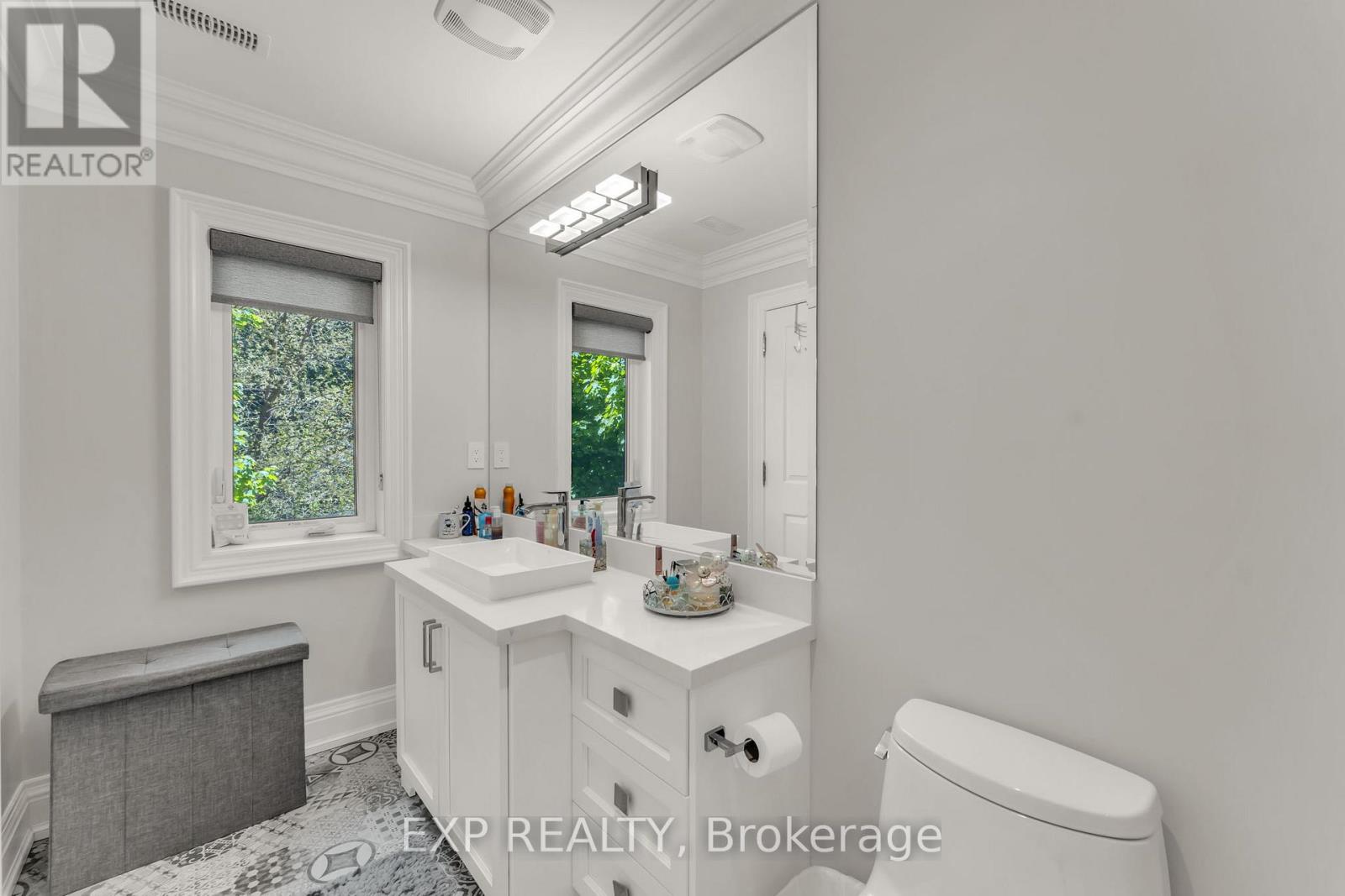606 Lakeshore Road W, Oakville, Ontario  L6K 1G5 - Photo 33 - W13280250
