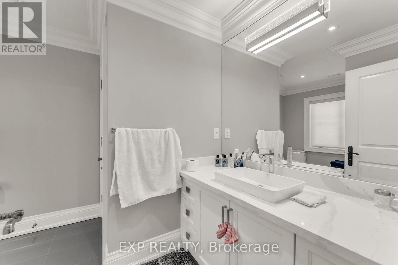 606 Lakeshore Road W, Oakville, Ontario  L6K 1G5 - Photo 37 - W13280250