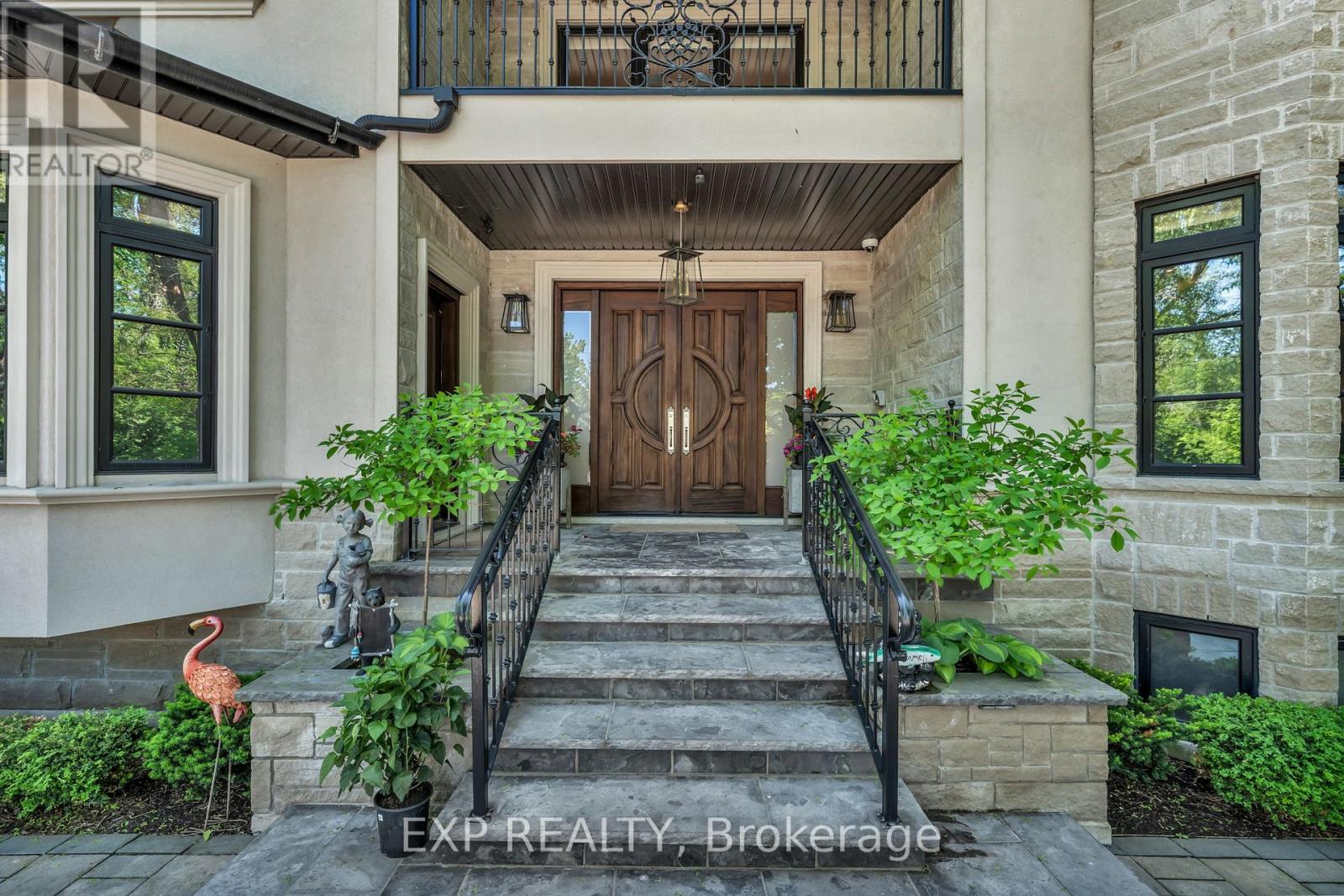606 Lakeshore Road W, Oakville, Ontario  L6K 1G5 - Photo 5 - W13280250