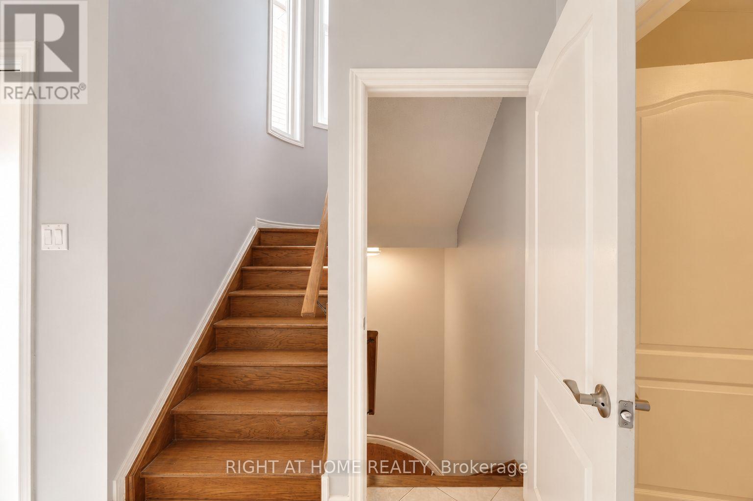 2233 Rockingham Drive, Oakville, Ontario  L6H 6E7 - Photo 13 - W13280694