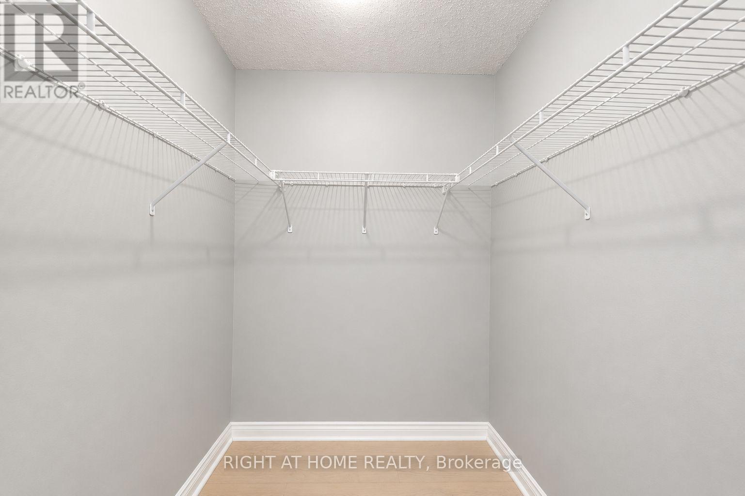 2233 Rockingham Drive, Oakville, Ontario  L6H 6E7 - Photo 18 - W13280694