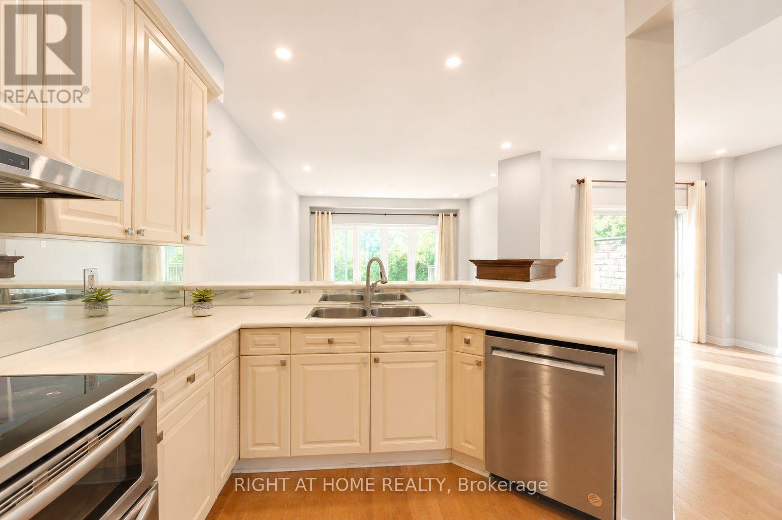 2233 Rockingham Drive, Oakville, Ontario  L6H 6E7 - Photo 6 - W13280694