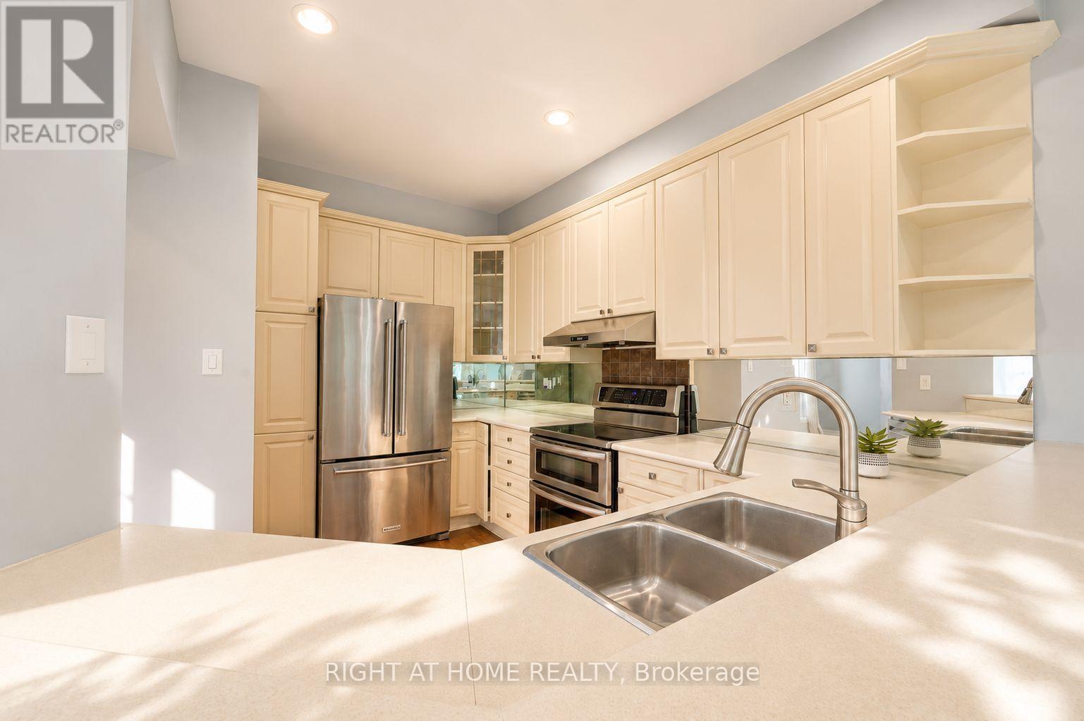 2233 Rockingham Drive, Oakville, Ontario  L6H 6E7 - Photo 7 - W13280694