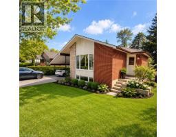 82 BLACKWOOD Crescent, Hamilton, Ontario