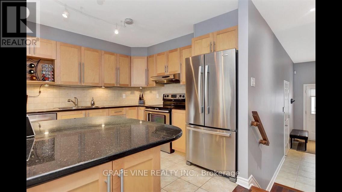 137 Marrissa Avenue, Ottawa, Ontario  K1J 0A4 - Photo 9 - X13281912