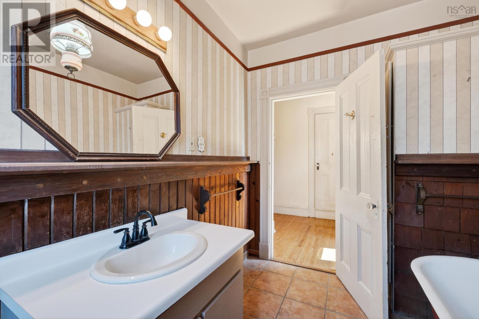 22 Beacon Street, Sydney, Nova Scotia  B1P 4S9 - Photo 41 - 202613046