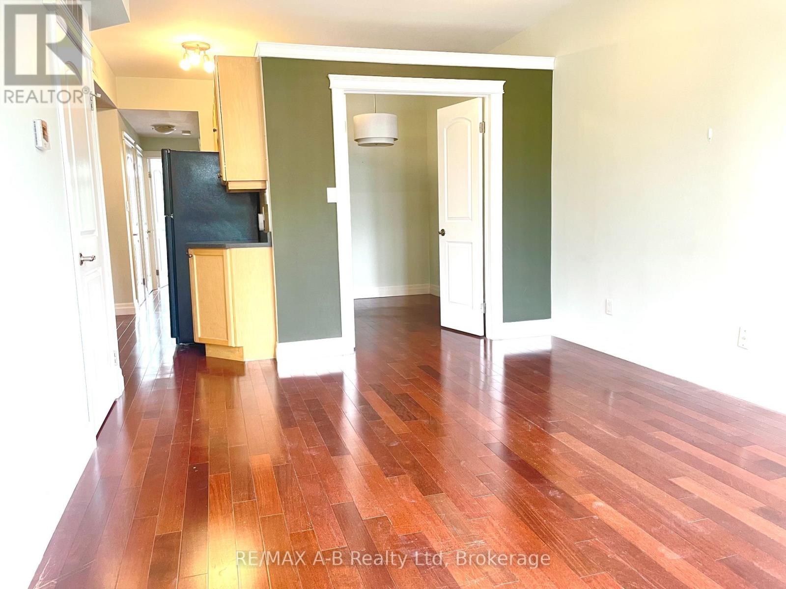 204 - 555 King Street E, Kitchener, Ontario  N2G 2L9 - Photo 2 - X13281822