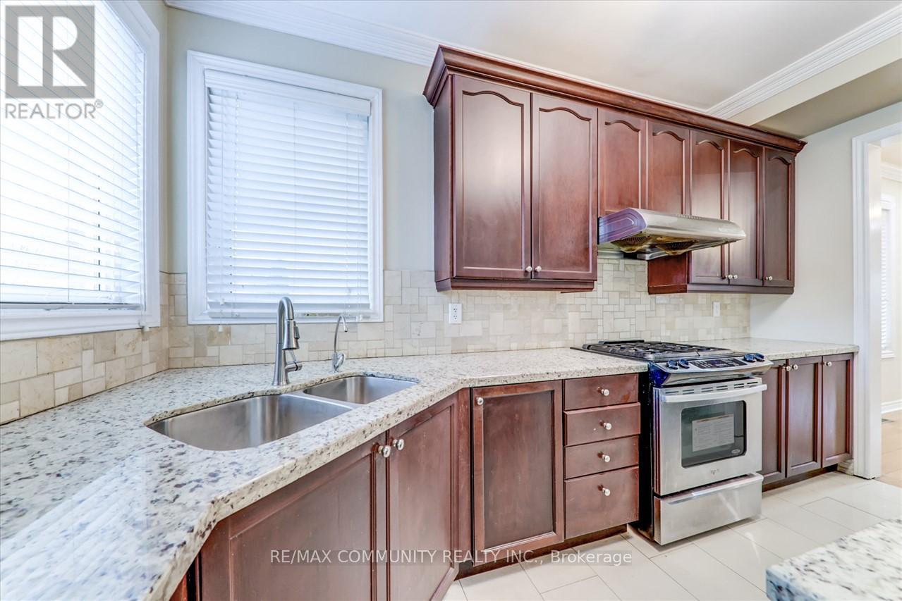 86 Grosbeak Crescent, Toronto, Ontario  M1X 1X4 - Photo 11 - E13285786